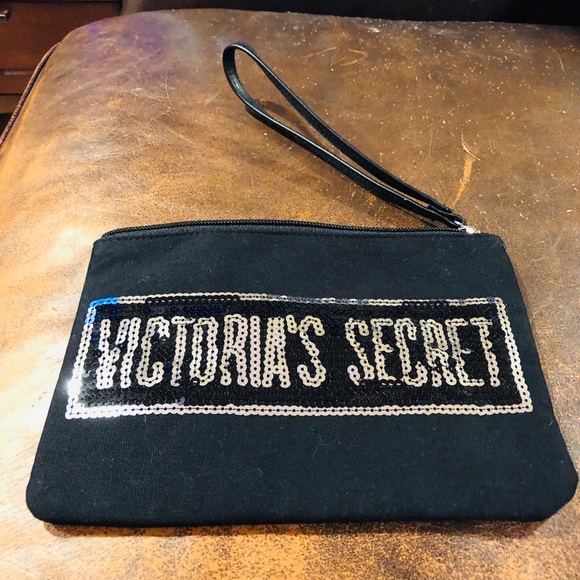 Victoria's Secret Handbags - Victoria’s Secret Black & Silver Sequin Wristlet Victoria's Secret Handbags - Victoria’s Secret Black & Silver Sequin Wristlet